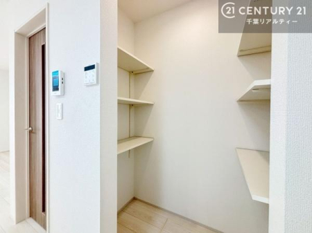 ���[ �p���g���[�t���I���Ă�������A�H�ނ̃X�g�b�N���X�b�L�����ڂ��邱�Ƃ��ł��܂��I
���񌻒n�ł��m���߂��������B