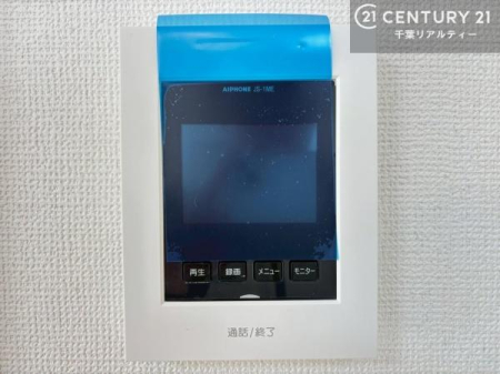 ���̑����� TV���j�^�[�t���C���^�[�z��������A�K��҂��f���Ŋm�F���Ă���Ή��ł��邽�߁A�h�Ɩʂ����S�ł��B���q�l�̂�����Ԏ��ɂ��S�����A���Ƒ��̈��S�E���S�ȕ�炵���T�|�[�g���܂��B