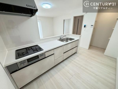 �L�b�`�� ��Ƃ肠�钲���X�y�[�X�ō�Ƃ����₷�����K�ȃL�b�`���ł��I
���q�l�ƈꏏ�ɂ��َq������y���߂�L�X�X�y�[�X�ł��B�y�����������ԂɂȂ肻���ł��ˁI