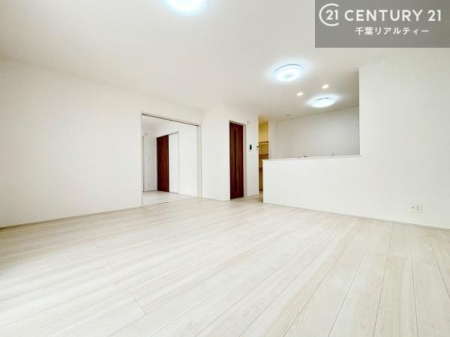 ���r���O �J�����̂���L�XLDK�I�\�t�@�[��_�C�j���O�e�[�u����u���Ă������ɂȂ�Ȃ��̂ŉ��K�ɉ߂����܂��I�R�~���j�P�[�V���������₷�����r���O�ł��I