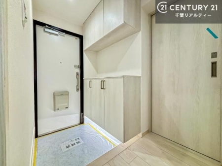 ���� �V���[�Y�{�b�N�X�t���B���ւ��Еt�����|�������₷���ł��I
�X�b�L���������ւŌ˂��J�����u�ԁA�������̂���S�n������Ԃ��o�}���Ă���܂��B