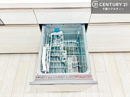 �L�b�`�� �H��@�t���̃L�b�`���ł��I�Z���������r��h�~�Ƃ��đ�ϊ��􂷂�֗��Ȏd�l�ł��I�r���g�C���Ȃ̂ŃL�b�`���̏ꏊ����炸�����X�y�[�X���L���g�����Ƃ��o���܂��I