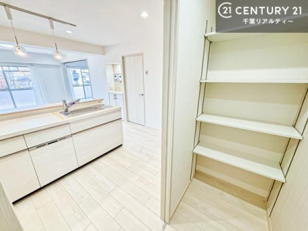 ���[ �p���g���[�t���I���Ă�������A�H�ނ̃X�g�b�N�͂������A�����Ɠd���X�b�L�����ڂ��邱�Ƃ��ł��܂��I