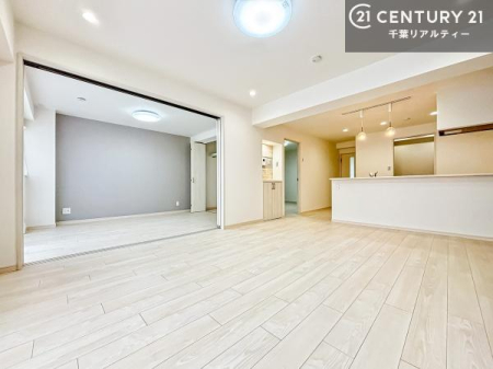 ���r���O �S�n�ǂ����r���O�͉Ƒ������R�ƏW�܂�܂��B�Ƒ��c�R�̎��Ԃ����������ł��B���Ƒ��ƁA����w�[���������Ԃ��߂��������ł��ˁB