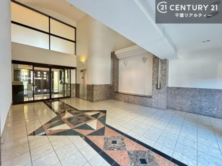 �G���g�����X �G���g�����X�̓I�[�g���b�N���̗p�I���K�҂���������m�F�ł��A�h�Ɩʂɂ��z�����ꂽ���S�̃}���V�����ł��B
�����̕�炵�ɁA�S�����Z�L�����e�B������Ă��܂��I