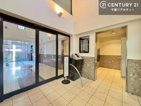 �G���g�����X �G���g�����X�̓I�[�g���b�N���̗p�I���K�҂���������m�F�ł��A�h�Ɩʂɂ��z�����ꂽ���S�̃}���V�����ł��B
�����̕�炵�ɁA�S�����Z�L�����e�B������Ă��܂��I