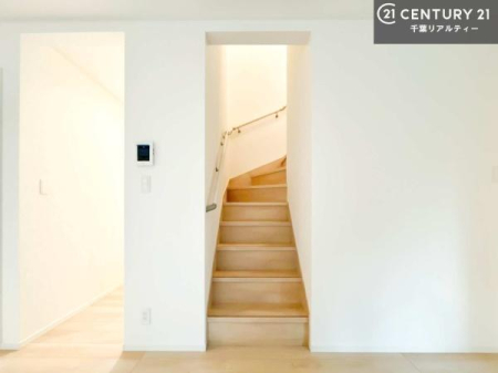 ���̑����� ���r���O�C���K�i�ŃR�~���j�P�[�V���������₷�����r���O�I