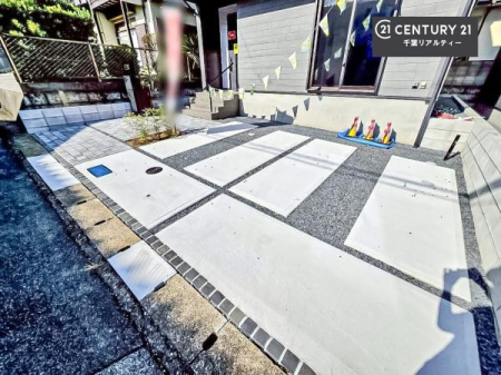 ���ԏ� ���ԃX�y�[�X��2�䕪����܂��I�Z�J���h�J�[�͂������A�o�C�N�⎩�]�ԂȂǂ��u���ꏊ�ɍ���܂���B