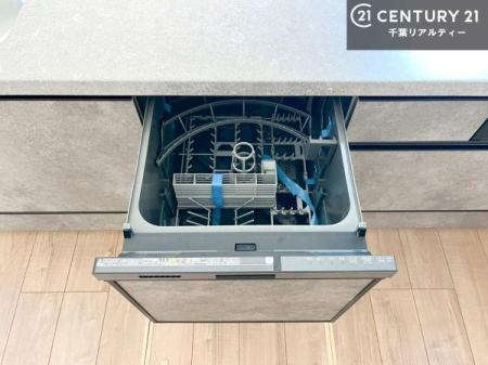 �L�b�`�� �H��@�t���̃L�b�`���ł��I�Z���������r��h�~�Ƃ��đ�ϊ��􂷂�֗��Ȏd�l�ł��I�r���g�C���Ȃ̂ŃL�b�`���̏ꏊ����炸�����X�y�[�X���L���g�����Ƃ��o���܂��I