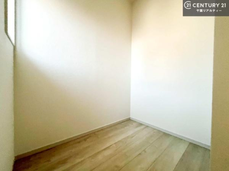 ���[ ���ʏ��̉��ɂ́A���l���ɕt���I���b�N�����Ă����΃^�I������p�i�̎��[���ł��Ď��o�����֗��I