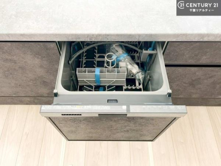 �L�b�`�� �H��@�t���̃L�b�`���ł��I�Z���������r��h�~�Ƃ��đ�ϊ��􂷂�֗��Ȏd�l�ł��I�r���g�C���Ȃ̂ŃL�b�`���̏ꏊ����炸�����X�y�[�X���L���g�����Ƃ��o���܂��I