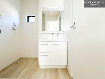 ���ʑ�E���ʏ� �O�ʋ��d�l�̐��ʏ��́A�g�����Ȃ݂����₷������I���͎��[�ɂȂ��Ă��܂��B�h���C���[�₨���ϓ����Еt������̂Ő��ʑ������X�b�L���ƌ����邱�Ƃ��o���܂��I