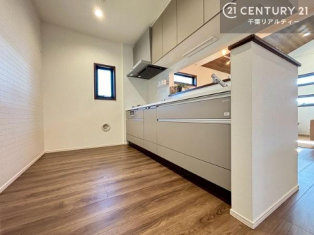 �L�b�`�� ��Ƃ肠�钲���X�y�[�X�ō�Ƃ����₷�����K�ȃL�b�`���ł��I
���q�l�ƈꏏ�ɂ��َq������y���߂�L�X�X�y�[�X�ł��B�y�����������ԂɂȂ肻���ł��ˁI