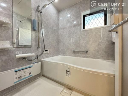 ���� �������������l�̕��͋C�̃o�X���[���́A�V�b�N�ȃf�U�C���Ńo�X�^�C�����[���I
���d���撣���Ă��邲�J���ɂ��D�݂̓����̓����܂����āA�y����ł݂Ă͂������ł��傤���H