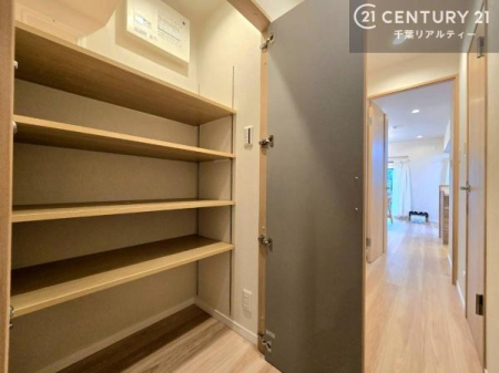 ���� �V���[�Y�{�b�N�X�t���Ȃ̂ŁA���ւ��Еt�����|�������₷���ł��I
�X�b�L���������ւŌ˂��J�����u�ԁA�������̂���S�n������Ԃ��o�}���Ă���܂��B