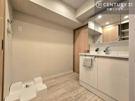 ���ʑ�E���ʏ� �O�ʋ��d�l�̐��ʏ��́A�g�����Ȃ݂����₷������I���͎��[�ɂȂ��Ă��܂��B�h���C���[�₨���ϓ����Еt������̂Ő��ʑ������X�b�L���ƌ����邱�Ƃ��o���܂��I