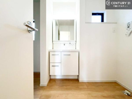 ���ʑ�E���ʏ� �O�ʋ��d�l�̐��ʏ��́A�g�����Ȃ݂����₷������I���͎��[�ɂȂ��Ă��܂��B�h���C���[�₨���ϓ����Еt������̂Ő��ʑ������X�b�L���ƌ����邱�Ƃ��o���܂��I