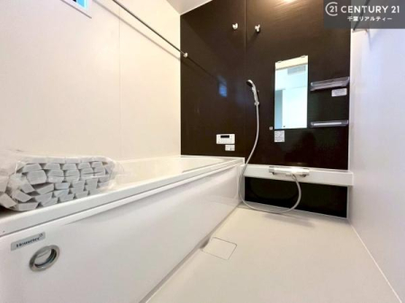 ���� �������������l�̕��͋C�̃o�X���[���́A�����o�Ă��ăo�X�^�C�����[���I
���d���撣���Ă��邲�J���ɂ��D�݂̓����̓����܂����āA�y����ł݂Ă͂������ł��傤���H