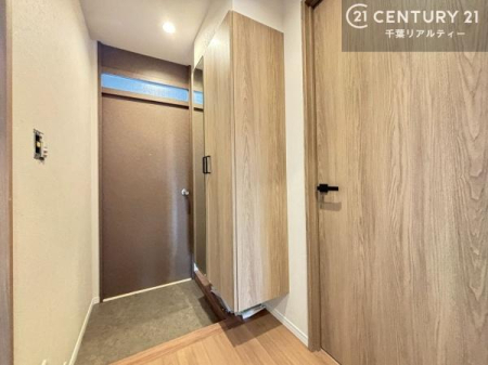 ���� �V���[�Y�{�b�N�X�t���Ȃ̂ŁA���ւ��Еt�����|�������₷���ł��I
�X�b�L���������ւŌ˂��J�����u�ԁA�������̂���S�n������Ԃ��o�}���Ă���܂��B