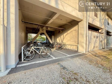 ���̑����p�� ���֏ꊮ���ŁA���q���܂̎��]�Ԃ�ʋΗp�̎��]�Ԃ����S���Ēu���܂��B���Ƒ��ɂ����ꂵ���֗��Ȑݔ��ł��B