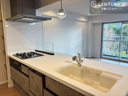 �L�b�`�� ��Ƃ����₷���V�X�e���L�b�`���ł��I���[����������t���Ă���̂ŁA�����X�y�[�X�ɕ���u���Ȃ��čςނ̂ŁA�L�X�g���āA���K�ɍ�Ƃ��ł��܂��I