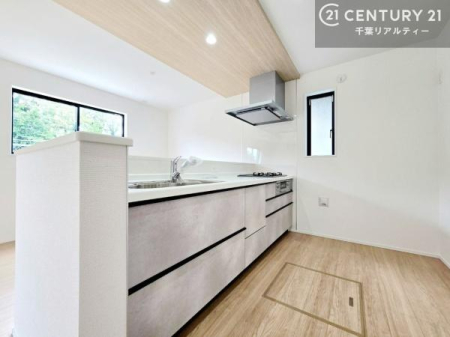 �L�b�`�� ���[�͂̍����V�X�e���L�b�`���ŁA��������H�����������Еt���A�L�X�Ƃ�����Ԃŉ��K�ɗ������y���߂܂��B