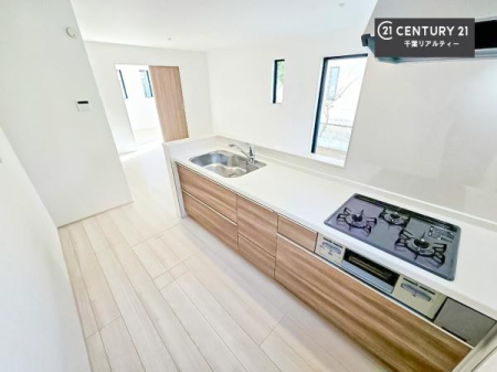 �L�b�`�� ��l�C�̑Ζʎ��V�X�e���L�b�`�����̗p���Ă��܂��I���Ƒ��̃R�~���j�P�[�V���������R�Ƒ�����݌v�ł��B
���q�l�ɂ��ڂ��͂��̂Ŋ������ł��ˁB�L�X�g���ĉ��K�ɍ�Ƃ��i�݂܂��B