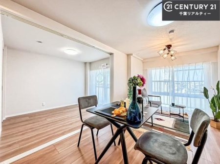 ���r���O �S�n�ǂ����r���O�͉Ƒ������R�ƏW�܂�܂��B�Ƒ��c�R�̎��Ԃ����������ł��B���Ƒ��ƁA����w�[���������Ԃ��߂��������ł��ˁB