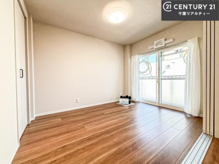 �Q�� �o���R�j�[�ɖʂ��Ă���m���ł��B���邭�����肪����A���C����������ł��܂��I���N���āA�O�ɏo�Ĕw�L�т����[�ċz�����ǂ������}������邱�Ƃ��ł��܂��B