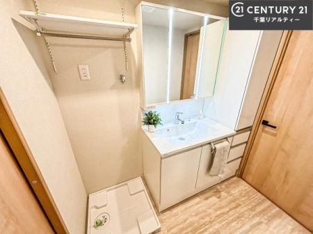 ���ʑ�E���ʏ� �O�ʋ��d�l�̐��ʏ��́A�g�����Ȃ݂����₷������I���͎��[�ɂȂ��Ă��܂��B�h���C���[�₨���ϓ����Еt������̂Ő��ʑ������X�b�L���ƌ����邱�Ƃ��o���܂��I