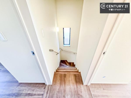 ���̑����� �K�i�ɂ͎萠�肪�t���Ă���A���q�l�₲�N�z�̕������S���Ă����p�����܂��B��������̑����t���Ă���A���������S�ł��ˁI