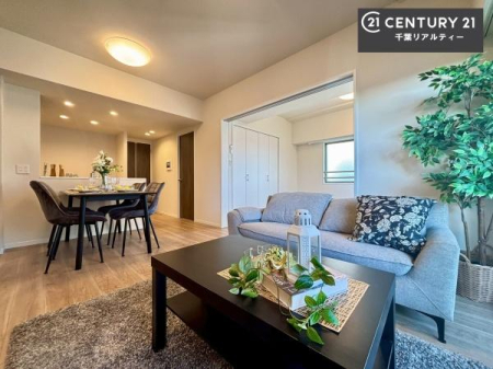 ���r���O �S�n�ǂ����r���O�͉Ƒ������R�ƏW�܂�܂��B�Ƒ��c�R�̎��Ԃ����������ł��B���Ƒ��ƁA����w�[���������Ԃ��߂��������ł��ˁB