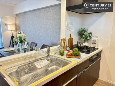 �L�b�`�� ��Ƃ肠�钲���X�y�[�X�ō�Ƃ����₷�����K�ȃL�b�`���ł��I
���q�l�ƈꏏ�ɂ��َq������y���߂�L�X�X�y�[�X�ł��B�y�����������ԂɂȂ肻���ł��ˁI