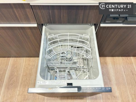 �L�b�`�� �H��@�t���̃L�b�`���ł��I�Z���������r��h�~�Ƃ��đ�ϊ��􂷂�֗��Ȏd�l�ł��I�r���g�C���Ȃ̂ŃL�b�`���̏ꏊ����炸�����X�y�[�X���L���g�����Ƃ��o���܂��I