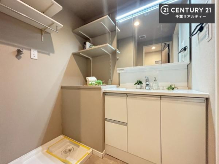 ���ʑ�E���ʏ� �O�ʋ��d�l�̐��ʏ��́A�g�����Ȃ݂����₷������I���͎��[�ɂȂ��Ă��܂��B�h���C���[�₨���ϓ����Еt������̂Ő��ʑ������X�b�L���ƌ����邱�Ƃ��o���܂��I