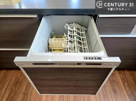 �L�b�`�� �H��@�t���̃L�b�`���ł��I�Z���������r��h�~�Ƃ��đ�ϊ��􂷂�֗��Ȏd�l�ł��I�r���g�C���Ȃ̂ŃL�b�`���̏ꏊ����炸�����X�y�[�X���L���g�����Ƃ��o���܂��I