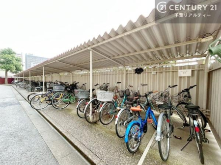 ���̑����p�� ���֏ꊮ���ŁA���q���܂̎��]�Ԃ�ʋΗp�̎��]�Ԃ����S���Ēu���܂��B���Ƒ��ɂ����ꂵ���֗��Ȑݔ��ł��B