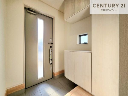 ���� �V���[�Y�{�b�N�X�t���Ȃ̂ŁA���ւ��Еt�����|�������₷���ł��I
�X�b�L���������ւŌ˂��J�����u�ԁA�������̂���S�n������Ԃ��o�}���Ă���܂��B
