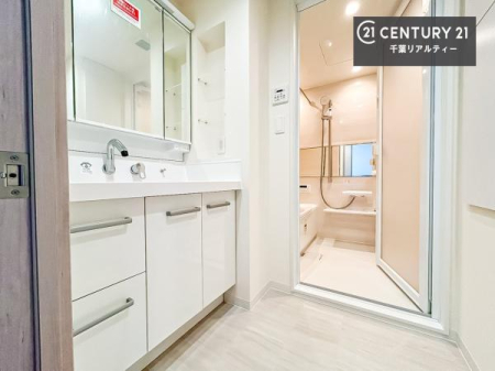 ���ʑ�E���ʏ� �O�ʋ��d�l�̐��ʏ��́A�g�����Ȃ݂����₷������I���͎��[�ɂȂ��Ă��܂��B�h���C���[�₨���ϓ����Еt������̂Ő��ʑ������X�b�L���ƌ����邱�Ƃ��o���܂��I