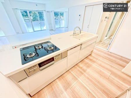 �L�b�`�� ��l�C�̑Ζʎ��V�X�e���L�b�`�����̗p���Ă��܂��I���Ƒ��̃R�~���j�P�[�V���������R�Ƒ�����݌v�ł��B
���q�l�ɂ��ڂ��͂��̂Ŋ������ł��ˁI�L�X�g���ĉ��K�ɍ�Ƃ��i�݂܂��B