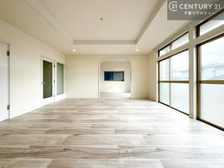 ���r���O �D�����z���܂肪���r���O����ł���ċ��S�n�̗ǂ���Ԃ����o���Ă���܂��I
���났�̎��Ԃ��߂����܂��I