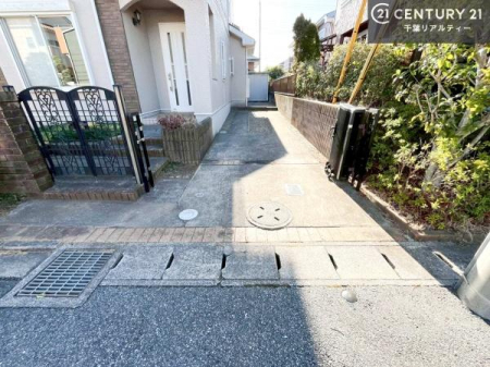 ���ԏ� ���ԃX�y�[�X��2�䕪����܂��I�Z�J���h�J�[�͂������A�o�C�N�⎩�]�ԂȂǂ��u���ꏊ�ɍ���܂���B