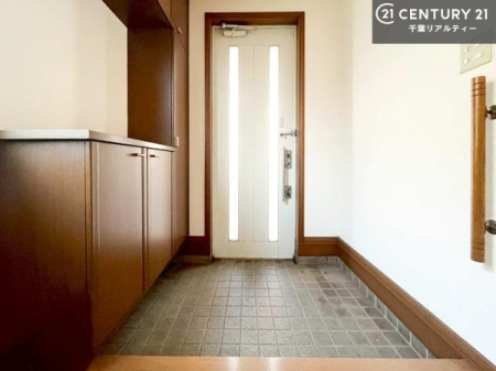 ���� �V���[�Y�{�b�N�X�t���Ȃ̂ŁA���ւ��Еt�����|�������₷���ł��I
�X�b�L���������ւŌ˂��J�����u�ԁA�������̂���S�n������Ԃ��o�}���Ă���܂��B