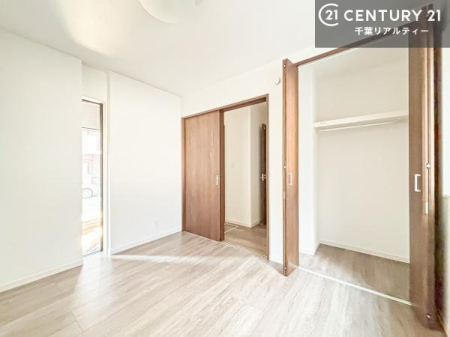 �m�� ���[�X�y�[�X�����Ă��܂��I�������X�b�L�����ڂ��鎖���ł��܂��ˁB
�Ƌ��I�΂Ȃ��V���v���ȃf�U�C���ׁ̈A�Ƌ��I�΂����C�ɓ���̋�ԍ�肪�ł������ł��ˁB