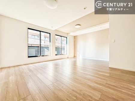 ���r���O �S�n�ǂ����r���O�͉Ƒ������R�ƏW�܂�܂��B�Ƒ��c�R�̎��Ԃ����������ł��B���Ƒ��ƁA����w�[���������Ԃ��߂��������ł��ˁB