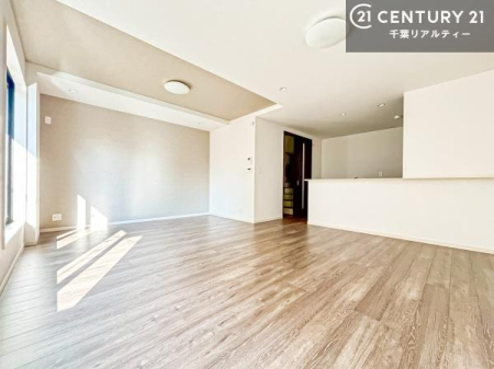 ���r���O �J�����̂���L�XLDK�I�\�t�@�[��_�C�j���O�e�[�u����u���Ă������ɂȂ�Ȃ��̂ŉ��K�ɉ߂����܂��I�R�~���j�P�[�V���������₷�����r���O�ł��I