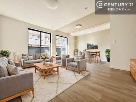 ���r���O �Ƌ��CG�p�[�X�ł��B�J�����̂���L�XLDK�I�\�t�@�[��_�C�j���O�e�[�u����u���Ă������ɂȂ�Ȃ��̂ŉ��K�ɉ߂����܂��I�R�~���j�P�[�V���������₷�����r���O�ł��I