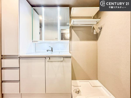 ���ʑ�E���ʏ� �O�ʋ��d�l�̐��ʏ��́A�g�����Ȃ݂����₷������I���͎��[�ɂȂ��Ă��܂��B�h���C���[�₨���ϓ����Еt������̂Ő��ʑ������X�b�L���ƌ����邱�Ƃ��o���܂��I