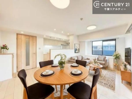 ���r���O �Ƌ��CG�p�[�X�ł��B�J�����̂���L�XLDK�I�\�t�@�[��_�C�j���O�e�[�u����u���Ă������ɂȂ�Ȃ��̂ŉ��K�ɉ߂����܂��I�R�~���j�P�[�V���������₷�����r���O�ł��I