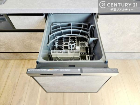 �L�b�`�� �H��@�t���̃L�b�`���ł��I�Z���������r��h�~�Ƃ��đ�ϊ��􂷂�֗��Ȏd�l�ł��I�r���g�C���Ȃ̂ŃL�b�`���̏ꏊ����炸�����X�y�[�X���L���g�����Ƃ��o���܂��I